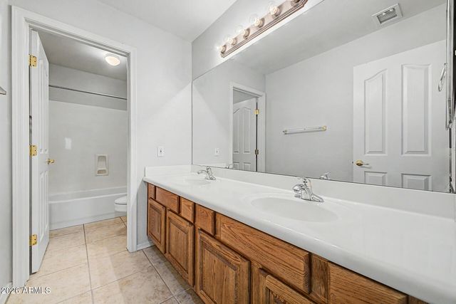 2721 W TULSA Street, Chandler, AZ 85224