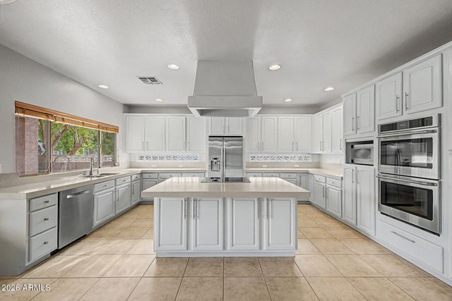 2721 W TULSA Street, Chandler, AZ 85224