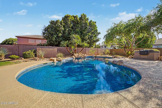 2721 W TULSA Street, Chandler, AZ 85224
