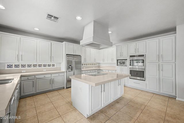 2721 W TULSA Street, Chandler, AZ 85224