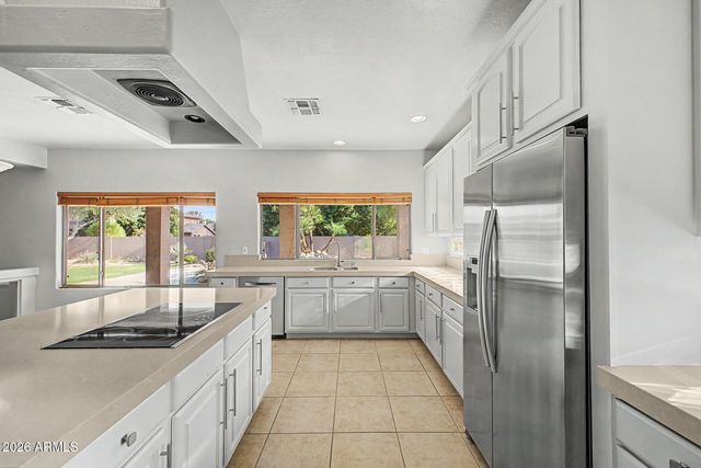 2721 W TULSA Street, Chandler, AZ 85224