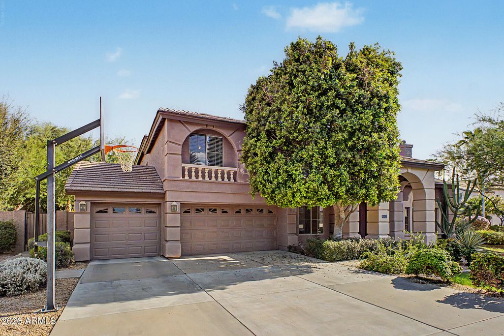 2721 W TULSA Street, Chandler, AZ 85224