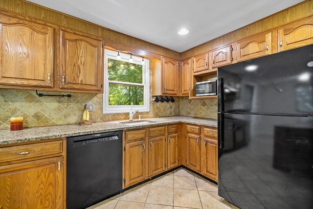 89 Old Andover Rd, North Reading, MA 01864