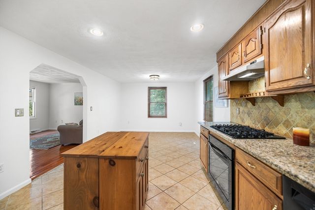89 Old Andover Rd, North Reading, MA 01864