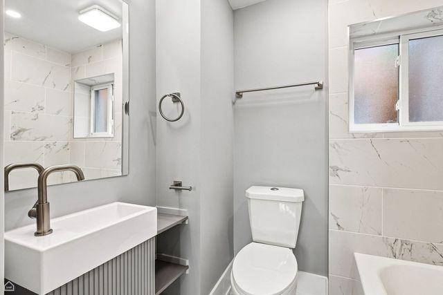 7120 W Highland Avenue, Chicago, IL 60631