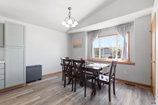548 FIELD VIEW DR, Rapid City, SD 57701