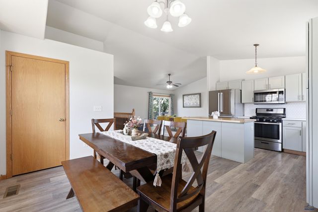 548 FIELD VIEW DR, Rapid City, SD 57701