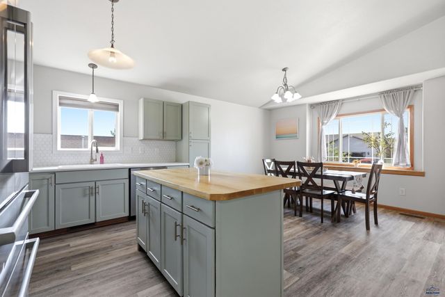 548 FIELD VIEW DR, Rapid City, SD 57701