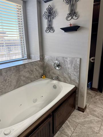 11041 NW 8th Street, Yukon, OK 73099
