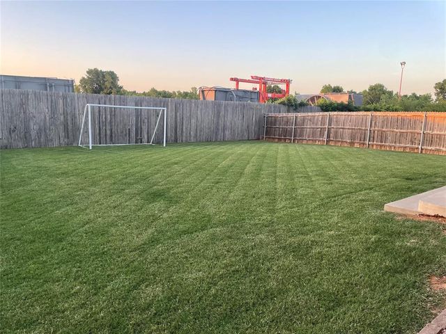 11041 NW 8th Street, Yukon, OK 73099