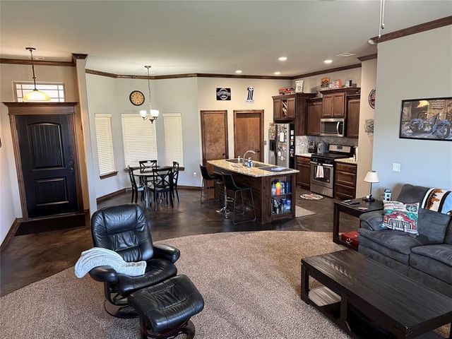 11041 NW 8th Street, Yukon, OK 73099
