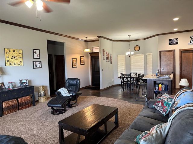 11041 NW 8th Street, Yukon, OK 73099