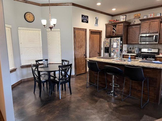 11041 NW 8th Street, Yukon, OK 73099