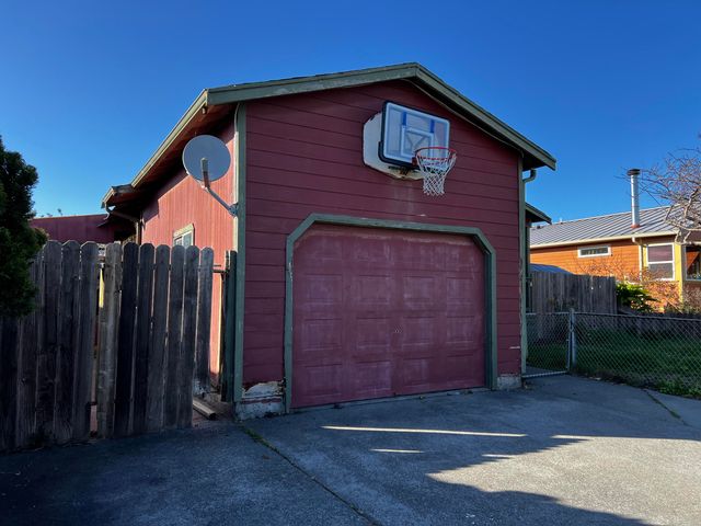 1852 Wavecrest Avenue, Mckinleyville, CA 95519