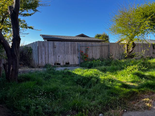 1852 Wavecrest Avenue, Mckinleyville, CA 95519