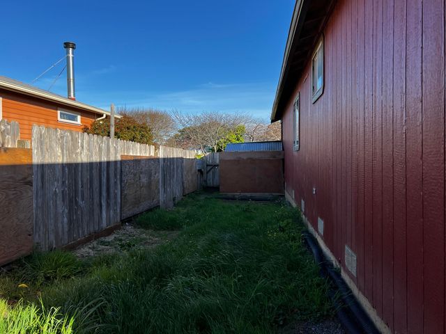 1852 Wavecrest Avenue, Mckinleyville, CA 95519