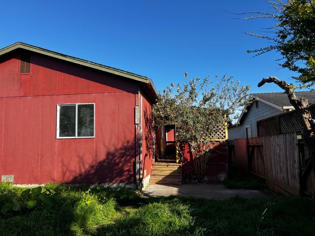 1852 Wavecrest Avenue, Mckinleyville, CA 95519