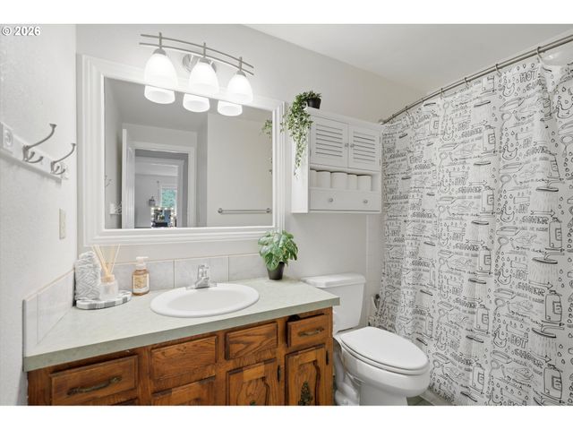 2146 Se SANDY Ct, Troutdale, OR 97060