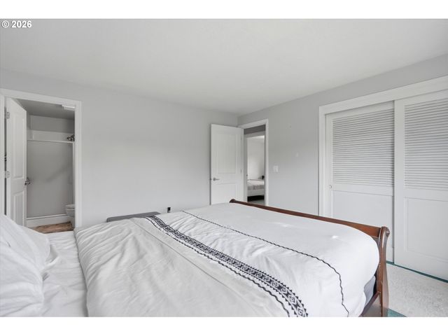 2146 Se SANDY Ct, Troutdale, OR 97060