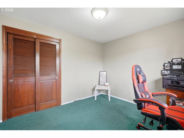2146 Se SANDY Ct, Troutdale, OR 97060