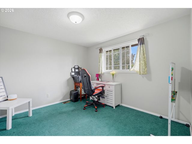 2146 Se SANDY Ct, Troutdale, OR 97060