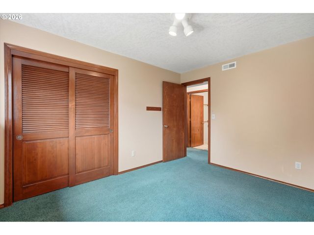 2146 Se SANDY Ct, Troutdale, OR 97060