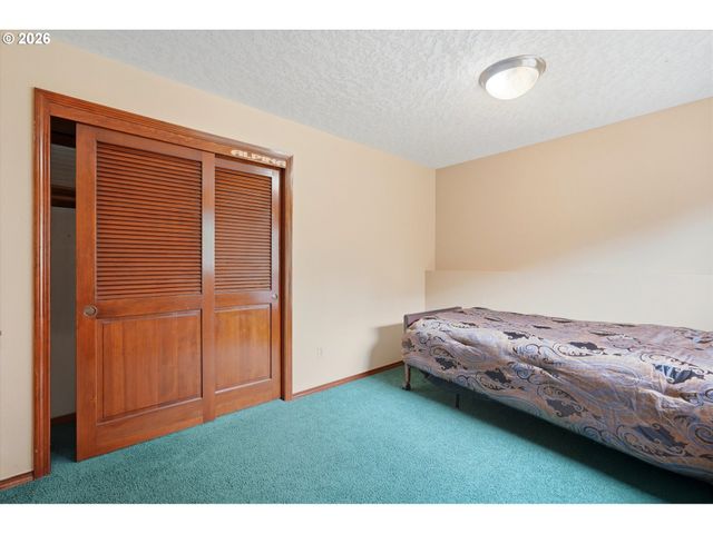 2146 Se SANDY Ct, Troutdale, OR 97060
