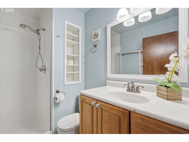 2146 Se SANDY Ct, Troutdale, OR 97060