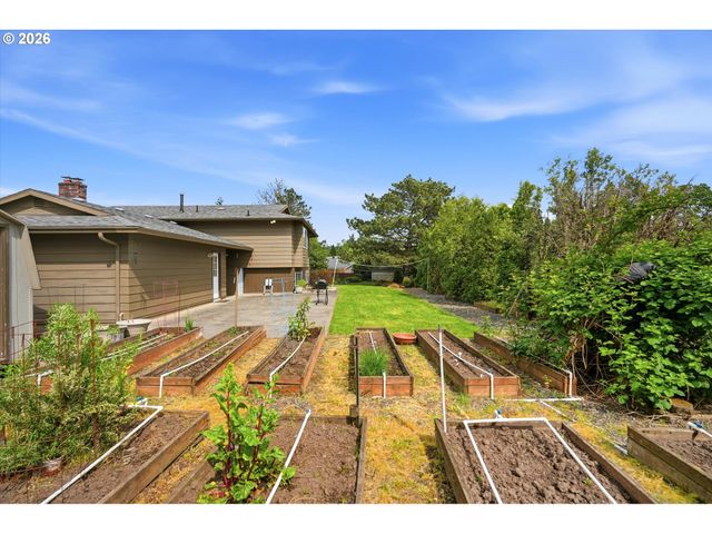 2146 Se SANDY Ct, Troutdale, OR 97060