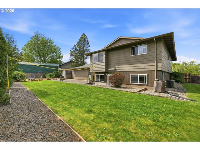 2146 Se SANDY Ct, Troutdale, OR 97060