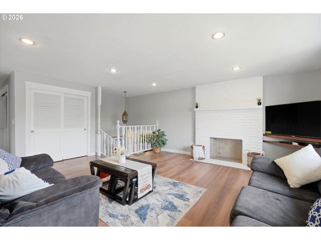 2146 Se SANDY Ct, Troutdale, OR 97060