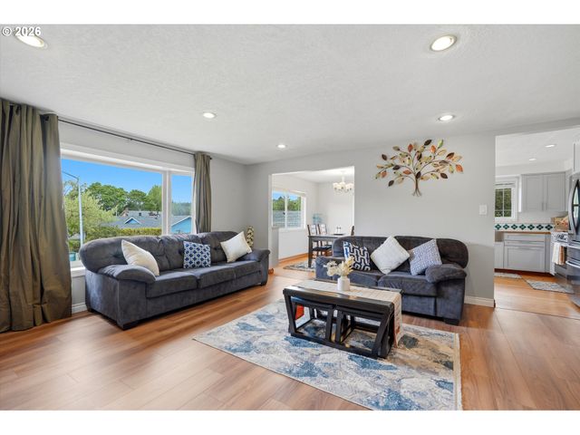 2146 Se SANDY Ct, Troutdale, OR 97060