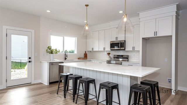 325 NW Lavelle Court, Waukee, IA 50263