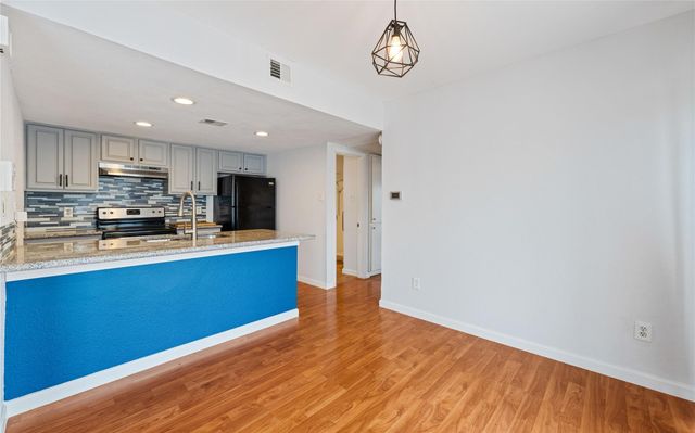 2124 Burton DR 159, Austin, TX 78741