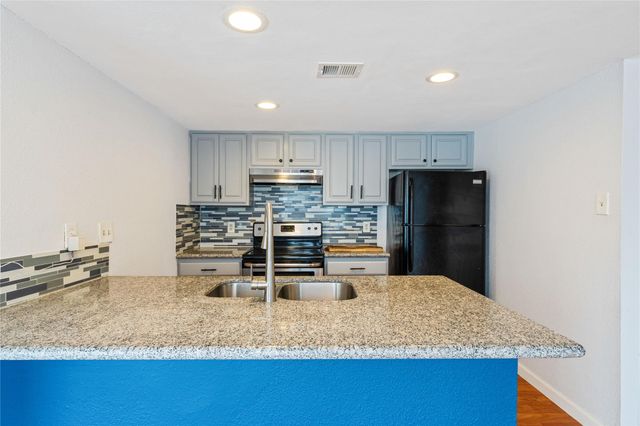 2124 Burton DR 159, Austin, TX 78741