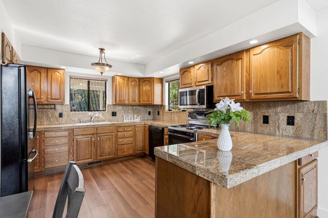 12547 Out Of The Way Pl, Auburn, CA 95603