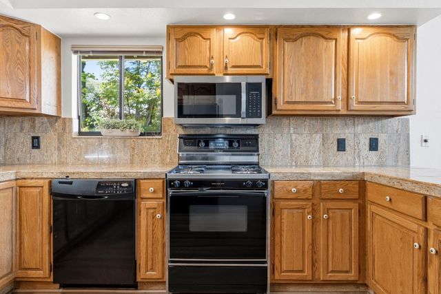 12547 Out Of The Way Pl, Auburn, CA 95603