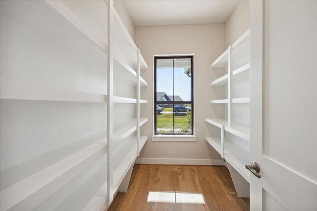 1020 Lake Breeze Drive, Waller, TX 77484