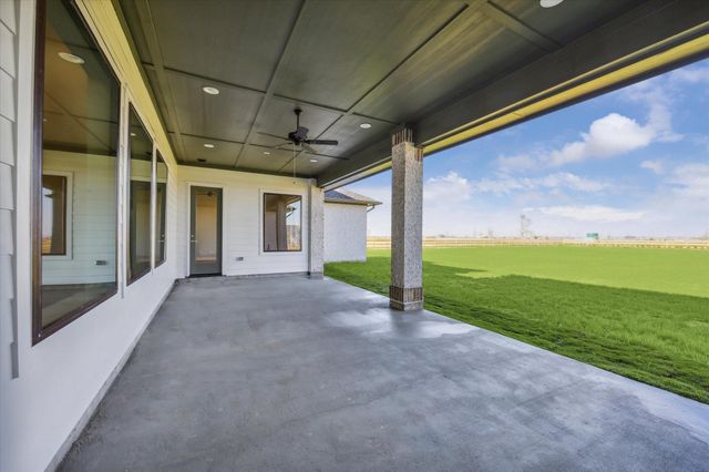 1020 Lake Breeze Drive, Waller, TX 77484