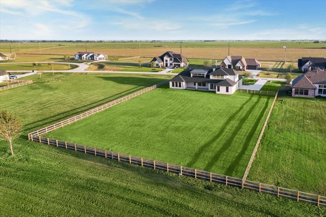 1020 Lake Breeze Drive, Waller, TX 77484