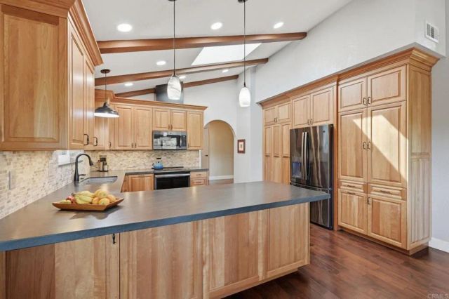 2909 Harris Drive, Vista, CA 92084