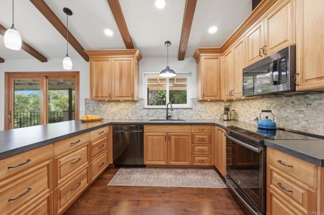 2909 Harris Drive, Vista, CA 92084