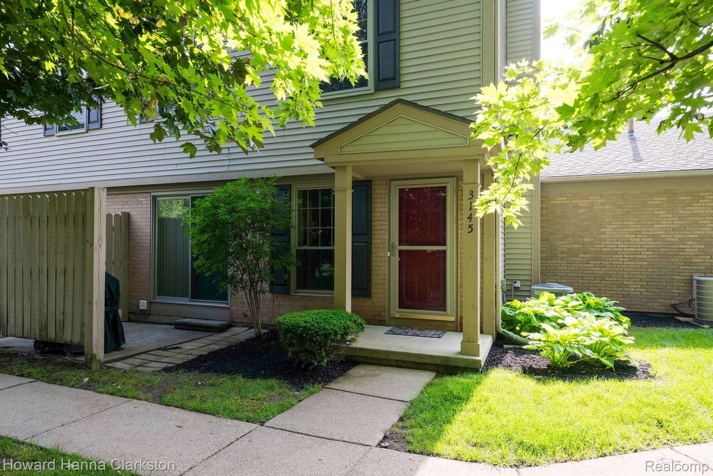 3145 Hidden Ridge Drive, Waterford Charter Township, MI 48328