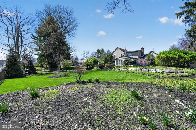 2953 PARKVIEW LN, Allentown, PA 18103