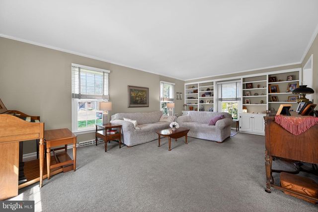 2953 PARKVIEW LN, Allentown, PA 18103