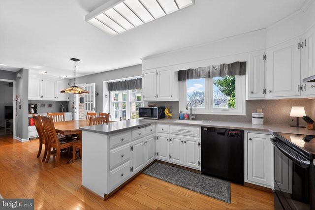 2953 PARKVIEW LN, Allentown, PA 18103