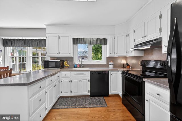 2953 PARKVIEW LN, Allentown, PA 18103