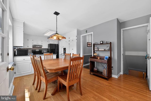 2953 PARKVIEW LN, Allentown, PA 18103