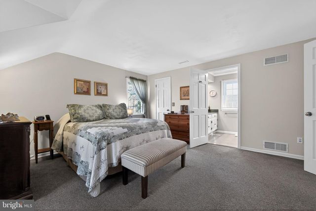 2953 PARKVIEW LN, Allentown, PA 18103