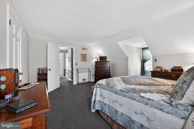 2953 PARKVIEW LN, Allentown, PA 18103